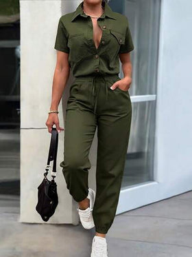 EMERY ROSE طقم للنساء بتصميم أنيق مكون من ملابس علوية فضفاضة مزينة بأزرار وبنطال هارم ملائم للجسم، مناسب لفصلي الربيع والصيف