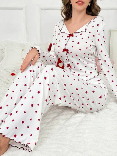 CottageSlumber طقم بيجامة بياقة على شكل V مزين بفيونكة وطباعة قلوب، أكمام طويلة، ملابس موسم الأعياد، خريف وشتاء، مريحة وأنيقة التفاصيل