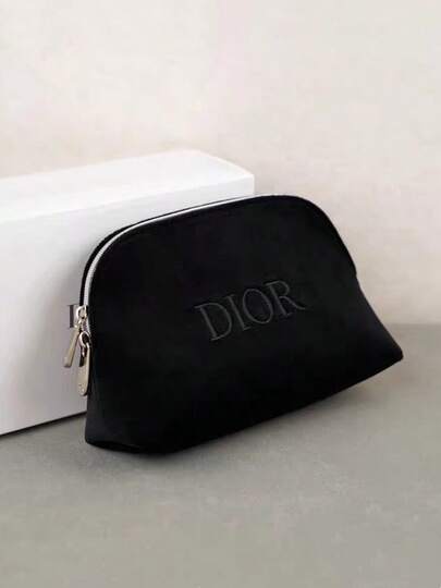Dior حقيبة مستحضرات تجميل فاخرة بشكل صدفة من القطيفة السوداء