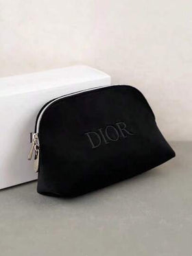 Dior حقيبة مستحضرات تجميل فاخرة بشكل صدفة من القطيفة السوداء