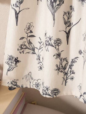 SHEIN Genkimix Kids فستان بأكمام طويلة بتصميم فضفاض مع طبعة زهور صغيرة للفتيات، أساور مطاطية، زهرة على الياقة، تصميم فتحة أمامية، طازج وأنيق للمدرسة والتنقل، متعدد الاستخدامات، للخريف