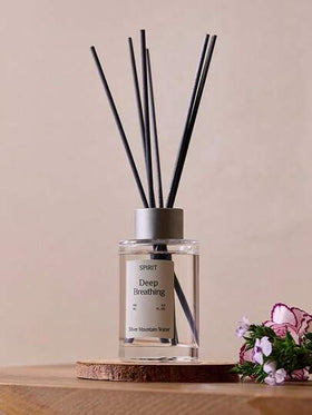 Cirelle قطعة واحدة من طقم موزع العطر بدون لهب مع زيت أساسي، مناسب للعطور الداخلية. إنه زخرفة موزع عطر من الخيزران، كما أنه قابل للاستخدام لإزالة الروائح وبث العطور في الحمام.