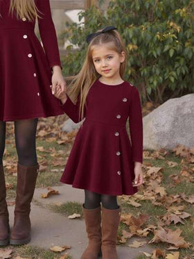 Emery Rose Kids Emery Rose Kids فستان بتصميم مُنقسم طويل متوسط الطول بياقة دائرية أنيق وكاجوال مناسب للمدرسة والارتداء اليومي الكاجوال في فصلي الخريف والشتاء للفتيات الصغيرات