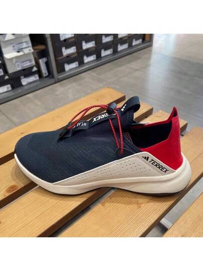 Adidas حذاء رياضي رجالي VOYAGER سهل الارتداء ومريح للأنشطة الخارجية