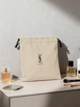 Yves Saint Laurent كيس تجميل قابل لإعادة الاستخدام بسحاب، حقيبة مكياج من القماش الأبيض مع شعار وحبل أسود