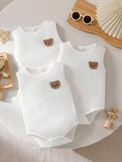 SHEIN Vintaside Kids 3 قطع/مجموعة بدلة طفل حديث الولادة ذكر كاجوال جميلة مزينة بالدب الأبيض، مناسبة للارتداء اليومي، صيف