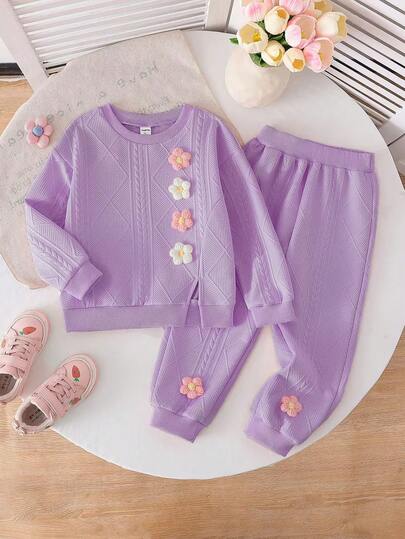 SHEIN Playful Pals مجموعة ملابس علوية وبنطلون مضفر بنفسجي لطيف للفتيات الصغيرات، مزين بزخارف زهرية ثلاثية الأبعاد، مناسب للارتداء اليومي والخارجي، خريف/شتاء، قطعتان