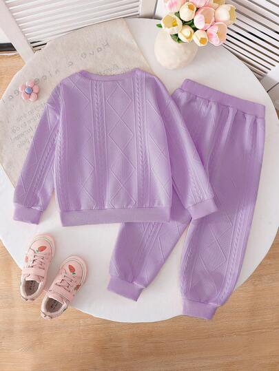 SHEIN Playful Pals مجموعة ملابس علوية وبنطلون مضفر بنفسجي لطيف للفتيات الصغيرات، مزين بزخارف زهرية ثلاثية الأبعاد، مناسب للارتداء اليومي والخارجي، خريف/شتاء، قطعتان