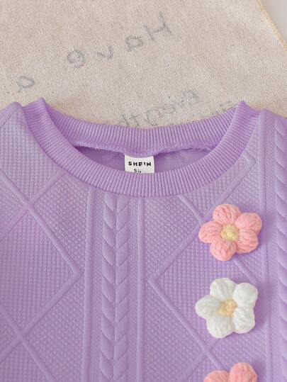 SHEIN Playful Pals مجموعة ملابس علوية وبنطلون مضفر بنفسجي لطيف للفتيات الصغيرات، مزين بزخارف زهرية ثلاثية الأبعاد، مناسب للارتداء اليومي والخارجي، خريف/شتاء، قطعتان