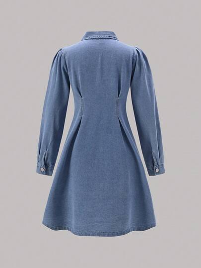 SHEIN فساتين جينز جديدة للبنات، تصميم مشدود الخصر، زخرفة فيونكة جميلة، فساتين جينز قصيرة للربيع والصيف مريحة وكاجوال مع طبعات مطرزة، طراز ملابس الشارع الأنيق، قماش متعدد الاستخدامات