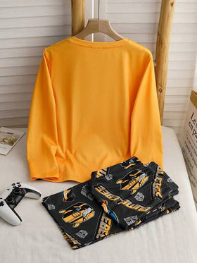 Transformers X SHEIN مجموعة بيجاما مريحة من قطعتين للأولاد المراهقين، تتكون من ملابس علوية بأكمام طويلة وياقة دائرية مطبوع عليها رسومات حرف وروبوت، وبنطلون فضفاض من النسيج المقاوم للاشتعال