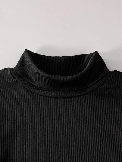 SHEIN طقم تيشيرت رقبة عالية بلون أحادي وتنورة مربعة للفتيات الصغيرات، للخريف/الشتاء