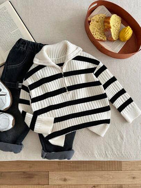 SHEIN كنزة صوفية كارديجان مخططة مزودة بياقة عالية وسحاب للأولاد الصغار، بلون بيج وأسود، متعددة الاستخدامات للمدرسة والمنزل والخروجات، مناسبة لعيد الميلاد والشكر والشتاء