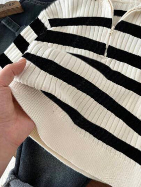 SHEIN كنزة صوفية كارديجان مخططة مزودة بياقة عالية وسحاب للأولاد الصغار، بلون بيج وأسود، متعددة الاستخدامات للمدرسة والمنزل والخروجات، مناسبة لعيد الميلاد والشكر والشتاء