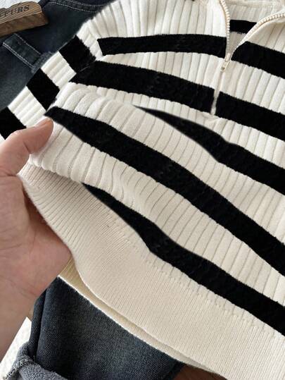 SHEIN كنزة صوفية كارديجان مخططة مزودة بياقة عالية وسحاب للأولاد الصغار، بلون بيج وأسود، متعددة الاستخدامات للمدرسة والمنزل والخروجات، مناسبة لعيد الميلاد والشكر والشتاء