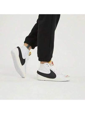Nike حذاء رياضي رجالي من طراز Blazer '77 Jumbo متوسط الارتفاع غير قابل للانزلاق ومقاوم للتآكل