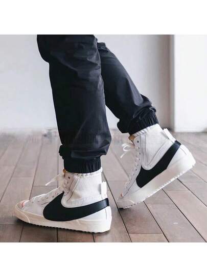 Nike حذاء رياضي رجالي من طراز Blazer '77 Jumbo متوسط الارتفاع غير قابل للانزلاق ومقاوم للتآكل