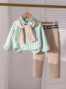 SHEIN قميص كلاسيكي ذو خطوط طويلة الأكمام وكاب للأولاد الصغار، بنطلون بدلة أزرق داكن، أناقة عصرية، مناسب لحفلات عيد الميلاد والحفلات الراقية والمناسبات والأعراس والمعمودية وبداية العام الدراسي وموسم الرياضة