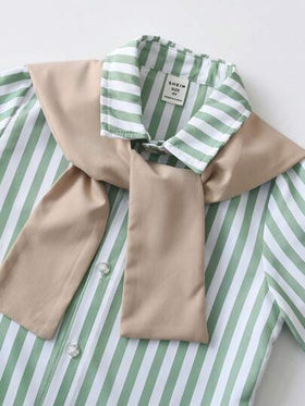 SHEIN قميص كلاسيكي ذو خطوط طويلة الأكمام وكاب للأولاد الصغار، بنطلون بدلة أزرق داكن، أناقة عصرية، مناسب لحفلات عيد الميلاد والحفلات الراقية والمناسبات والأعراس والمعمودية وبداية العام الدراسي وموسم الرياضة