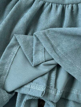 SHEIN مجموعة من قطعتين للبنات الرضع والأطفال الصغار من عمر 0-3 سنوات، قميص بياقة مكسرة مصنوع من الأكريليك وبنطلون من الكوردروي، لارتداء اليومي والموسم الخريفي/الشتوي