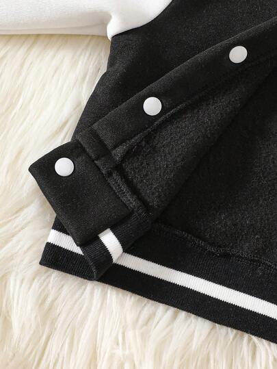 SHEIN بدلة مكونة من قطعتين للأطفال الرضع الصبيان والبنات، جاكيت زرقاء مع نمط الدب المطبوع على قماش أبيض مع تفاصيل مميزة، مناسبة للاستخدام اليومي والأناقة الشخصية