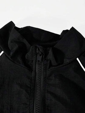 SHEIN Sparklyn مجموعة مكونة من 2 قطعة: جاكيت كاجوال مزود بسحاب وياقة عالية، باللون الأسود مع تريم أبيض، وبنطال فضفاض مطابق مزود بشريط أبيض وطبعة حرفية، مناسب للربيع والخريف والشتاء، للخارج والشارع والاستخدام اليومي والمنزل والسفر والمدرسة