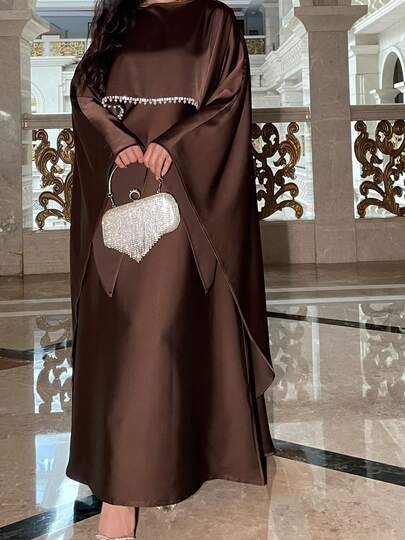 عباءة ساتان فستان أنيق، عباءة مناسبة للمناسبات، فستان محتشم مزين باللؤلؤ والكريستال