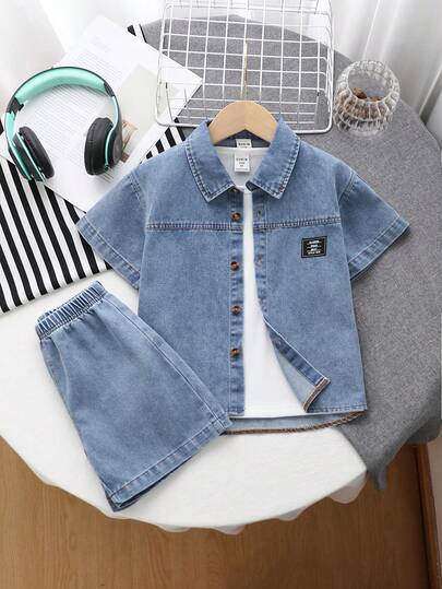 SHEIN 3 قطع قميص جينز أمريكي كلاسيكي بتصميم فضفاض + تي شيرت أبيض نقي بأكمام قصيرة + شورت جينز كاجوال. مناسب للارتداء اليومي، المدرسة، الخروج، الرياضة الخارجية، السفر، رحلات الربيع، معسكر الصيف، العطلات وغيرها من المناسبات