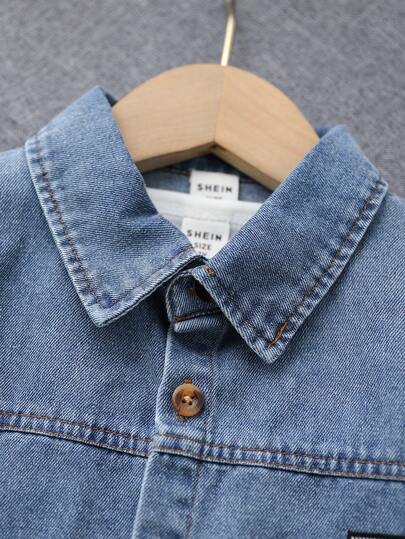 SHEIN 3 قطع قميص جينز أمريكي كلاسيكي بتصميم فضفاض + تي شيرت أبيض نقي بأكمام قصيرة + شورت جينز كاجوال. مناسب للارتداء اليومي، المدرسة، الخروج، الرياضة الخارجية، السفر، رحلات الربيع، معسكر الصيف، العطلات وغيرها من المناسبات