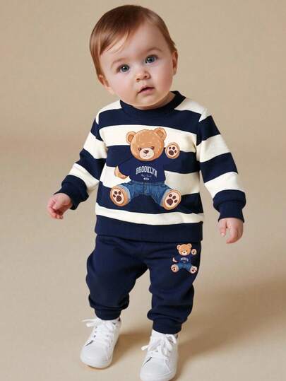 SHEIN Playful Pals مجموعة ملابس عادية أنيقة للأطفال الصبية، تشمل بلوزة رياضية مزينة برسم الدب المخطط وبنطال رياضي مطابق، مريحة ومناسبة للخريف/الشتاء/الربيع