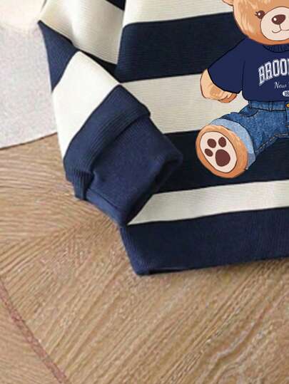 SHEIN Playful Pals مجموعة ملابس عادية أنيقة للأطفال الصبية، تشمل بلوزة رياضية مزينة برسم الدب المخطط وبنطال رياضي مطابق، مريحة ومناسبة للخريف/الشتاء/الربيع