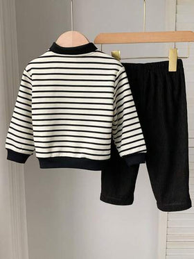 SHEIN مجموعة من قطعتين للأطفال الصبيان/البنات، بلوزة بولو محبوكة بخطوط سوداء وبيضاء ملونة بتباين الألوان وبنطلون من الكوردروي الأسود، ملابس مريحة وأنيقة للاستخدام اليومي، مناسبة للداخل والخارج والرياضة والحفلات وتصوير الصور والأعياد والملابس الرياضية والج