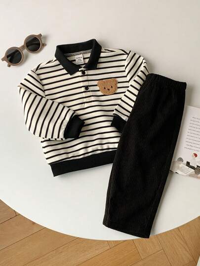SHEIN مجموعة من قطعتين للأطفال الصبيان/البنات، بلوزة بولو محبوكة بخطوط سوداء وبيضاء ملونة بتباين الألوان وبنطلون من الكوردروي الأسود، ملابس مريحة وأنيقة للاستخدام اليومي، مناسبة للداخل والخارج والرياضة والحفلات وتصوير الصور والأعياد والملابس الرياضية والج