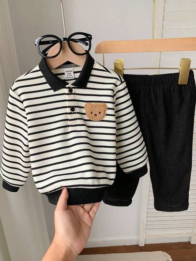 SHEIN مجموعة من قطعتين للأطفال الصبيان/البنات، بلوزة بولو محبوكة بخطوط سوداء وبيضاء ملونة بتباين الألوان وبنطلون من الكوردروي الأسود، ملابس مريحة وأنيقة للاستخدام اليومي، مناسبة للداخل والخارج والرياضة والحفلات وتصوير الصور والأعياد والملابس الرياضية والج