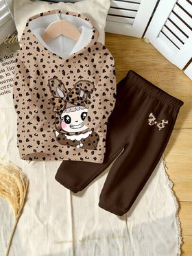 SHEIN Playful Pals مجموعة من قطعتين للفتيات الصغيرات، تتكون من هوديي وبنطلون رياضي، بتصميم عصري وجذاب مزين برسومات الفهد والأرنب، قطع ملابس مريحة ودافئة