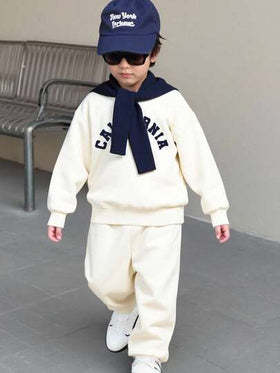 SHEIN Genkimix Kids مجموعة من قطعتين للأولاد، تتكون من بلوزة كرو بأكمام طويلة وبنطلون جوجر مع وشاح، مناسبة للارتداء اليومي في الربيع والصيف، للرياضة، للخارج، للمدرسة، للحفلات، وموسم العودة للمدرسة