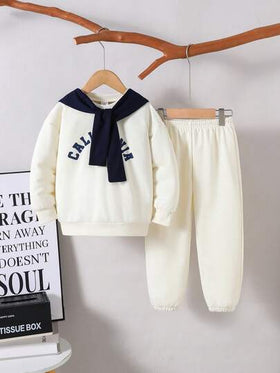 SHEIN Genkimix Kids مجموعة من قطعتين للأولاد، تتكون من بلوزة كرو بأكمام طويلة وبنطلون جوجر مع وشاح، مناسبة للارتداء اليومي في الربيع والصيف، للرياضة، للخارج، للمدرسة، للحفلات، وموسم العودة للمدرسة