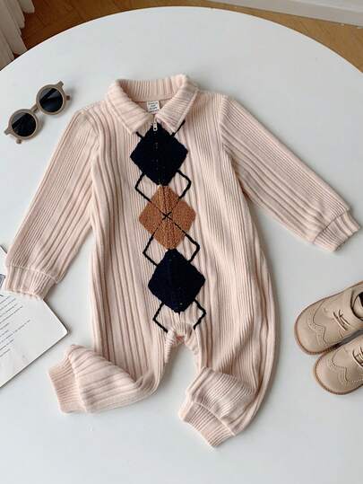 SHEIN طقم ملابس للرضيع ولد/بنت، رومبير رومبر طويلة الأكمام من قماش محبوك بنسيج مريح وبنمط متنوع، أنيقة وكاجوال للاستخدام اليومي، مناسبة للربيع والصيف والخريف والشتاء، للاستخدام الداخلي والخارجي، اليومي والرياضي والحفلات وتصوير الصور والمناسبات والكريسماس