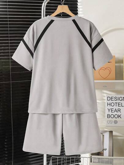 SHEIN Vacaura 2 قطعة/مجموعة ملابس لفصول الربيع / الصيف / الخريف، بنطلون قصير وقميص كاجوال رياضي بحزمة رمادية متقلمة، للمراهقين