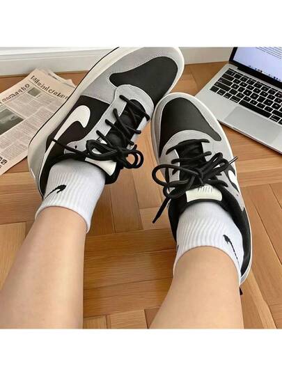 Nike حذاء رياضي كاجوال خفيف الوزن من نايك كورت بورو لو بريم، أسود ورمادي، رجالي