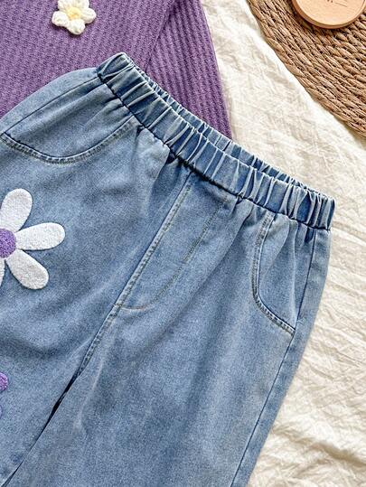 SHEIN Vintaside Kids مجموعة ملابس علوية وجينز مطرز مغسول للمراهقات، مناسبة للخروجات والسفر والعطلات، توفر ملابس مريحة وعملية للارتداء اليومي. القميص بياقة على شكل حرف V وأكمام طويلة وقصير، والجينز متنوع الاستخدام