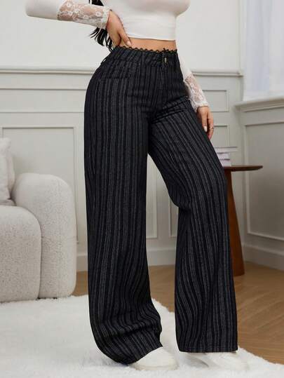 SHEIN Tall بنطلون جينز أسود ذو ساق واسعة مع تفاصيل الكشكشة والشريط الأنيق للخصر، موضة شتوية أنيقة للنساء