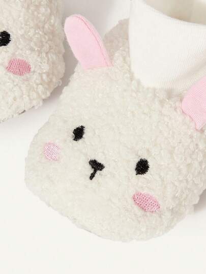 Cozy Pixies زوج من جوارب أطفال ناعمة مطرزة بشكل دب لطيف ذات قاع ناعم ومانع للانزلاق، مناسبة للاستخدام الخارجي