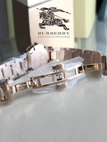Burberry ساعة نسائية من الفولاذ المقاوم للصدأ بمينا ذهبي وردي
