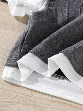 SHEIN Streecool Kids مجموعة ملابس صيفية للأطفال الصغار، تتضمن تي شيرت بأكمام قصيرة مقنع من قماش محبوك نسيج مميز وطباعة ملونة، مع شورت رياضي بتصميم لوحات متناسقة، طراز رياضي مناسب للارتداء اليومي والعطلات والرياضة والمدرسة والمناسبات