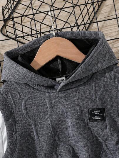 SHEIN Streecool Kids مجموعة ملابس صيفية للأطفال الصغار، تتضمن تي شيرت بأكمام قصيرة مقنع من قماش محبوك نسيج مميز وطباعة ملونة، مع شورت رياضي بتصميم لوحات متناسقة، طراز رياضي مناسب للارتداء اليومي والعطلات والرياضة والمدرسة والمناسبات