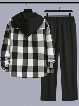 Manfinity CasualCool بدلة رياضية كاجوال للرجال مكونة من جاكيت ذات كم طويل مزودة بقلنسوة وبنطال، بتصميم مربعات بسيط وأنيق