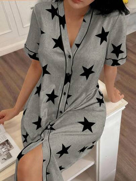 SHEIN قميص نوم نسائي كاجوال بطبعة نجوم وياقة على شكل حرف V وأكمام قصيرة