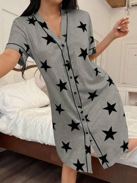 SHEIN قميص نوم نسائي كاجوال بطبعة نجوم وياقة على شكل حرف V وأكمام قصيرة