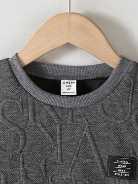 SHEIN Streecool Kids 3 قطع مجموعة للأطفال الصغار: تي شيرت قصيرة الأكمام كاجوال مطرزة بالحروف، شورت، وحقيبة، مناسبة للخروجات اليومية الكاجوال، للربيع/الصيف